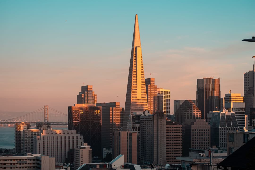 Best Facelift Surgeon in Los Angeles: Who Really Stands Out in 2025?